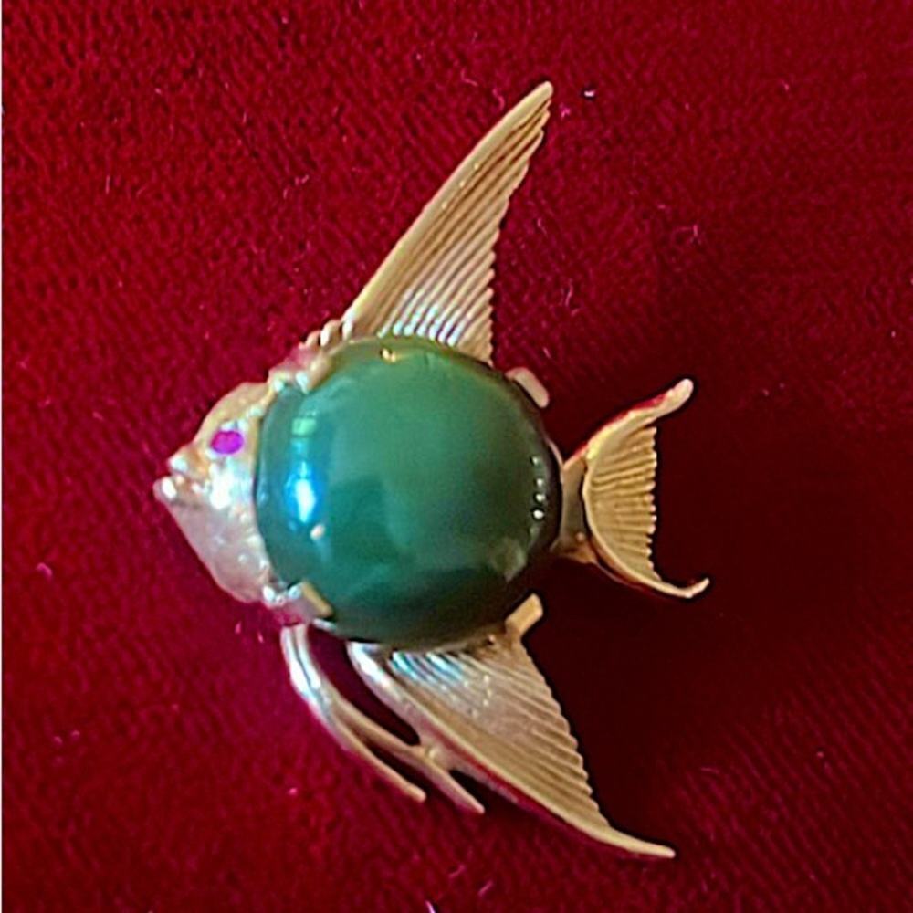 Vintage 14K Gold Jade Ruby Fish Brooch
